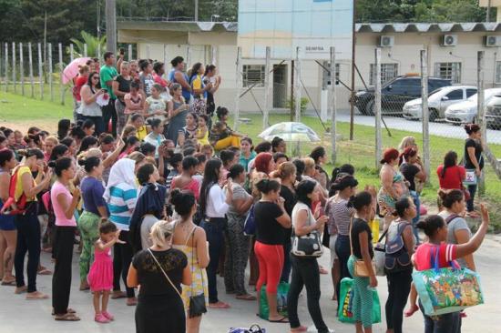 Más de cien presos continúan fugitivos en Brasil tras masacres en cárceles