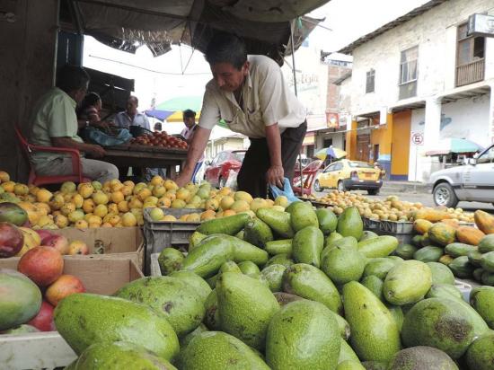 Las calles de Jipijapa se llenan de frutas