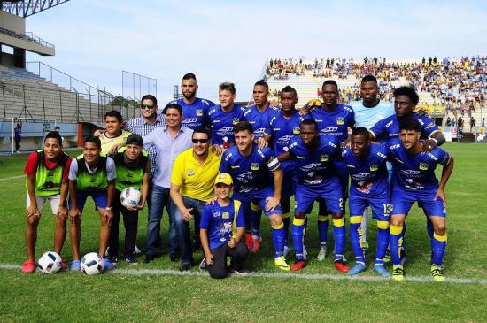 Delfín gana 1-0 en partido amistoso con Fuerza Amarilla en su 'Tarde Cetácea'