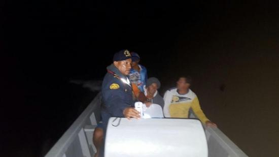 Nueve pescadores son rescatados en alta mar tras ser víctimas de piratas
