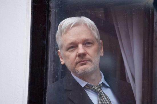 Ecuador mantendrá protección a Assange mientras él lo desee, dice Correa