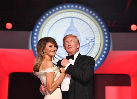 Donald y Melania Trump eligen 'My Way' de Sinatra para su primer baile presidencial