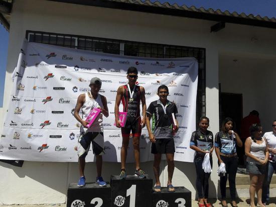 Barrionuevo gana primera triatlón