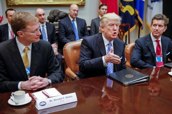 Trump firma una orden ejecutiva para sacar a EE.UU. del acuerdo comercial TPP