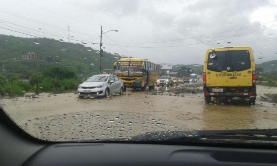 LLuvias afectan varias calles de Montecristi
