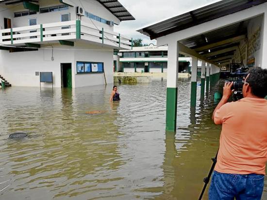 1.139 ‘damnificados’  y clases suspendidas por inundaciones en Manabí