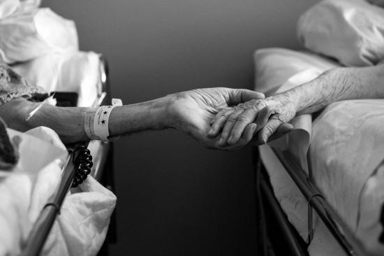 Un matrimonio centenario muere con seis horas de diferencia