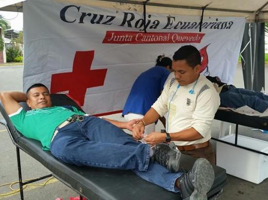 Donan sangre tras sufragar en Los Ríos