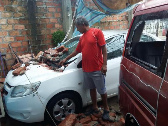 Rayo causa daños en una vivienda en el barrio San Agustín de Manta