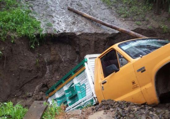 Lluvia provoca inundaciones en varios sectores de Portoviejo