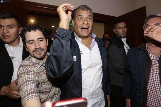 El presidente Correa acepta que habrá segunda vuelta electoral