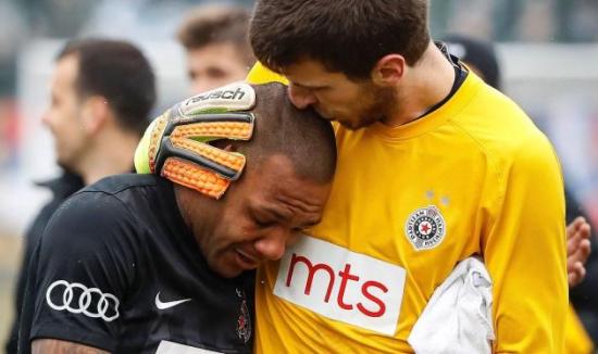 Futbolista brasileño rompe en llanto tras 90 minutos de insultos racistas