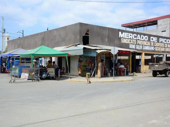 Rehabilitación del  mercado de Picoazá  sigue en los planes