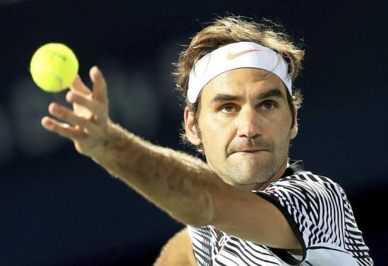 Roger Federer regresa con una cómoda victoria