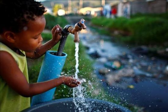 Uno de cada cuatro niños vivirá en zonas con poca agua en 2040, según Unicef
