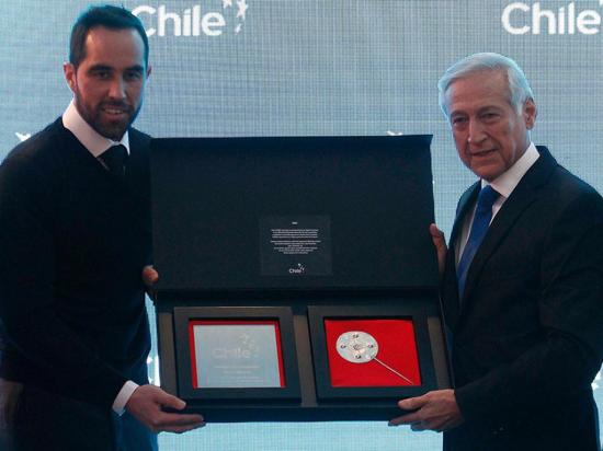 Claudio Bravo  recibe ‘Imagen de Chile’