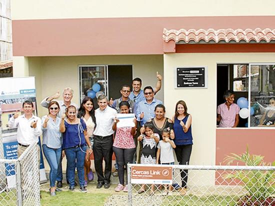 Bekaert Latin America dona casa a familia portovejense