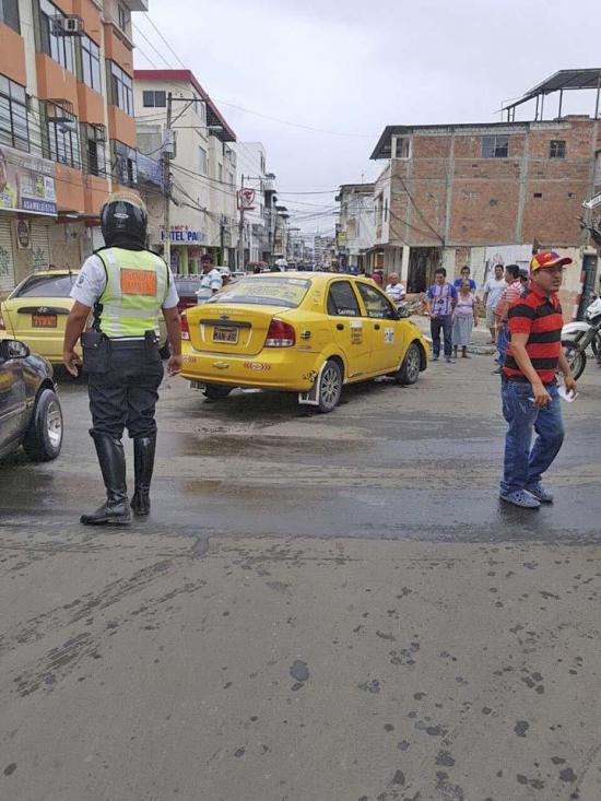 Vía mojada provoca cuatro accidentes sin heridos en Manta