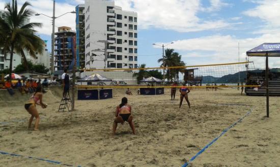 Inició circuito de voleibol de playa en Bahía de Caráquez