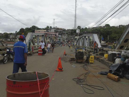 Trabajos en puente que une a Pichincha y Guayas tienen 80 % de avance
