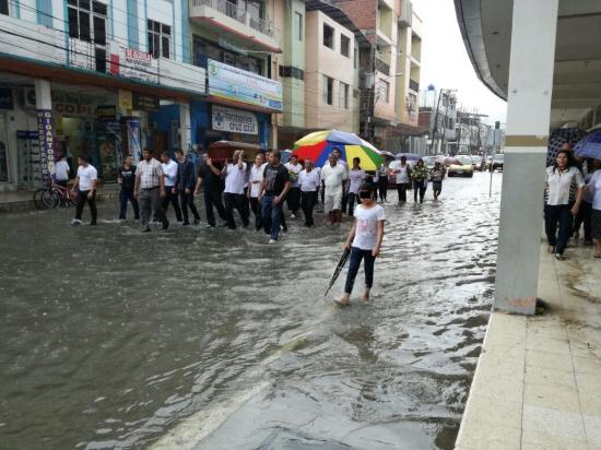 Fuerte lluvia inunda varios sectores del cantón Chone