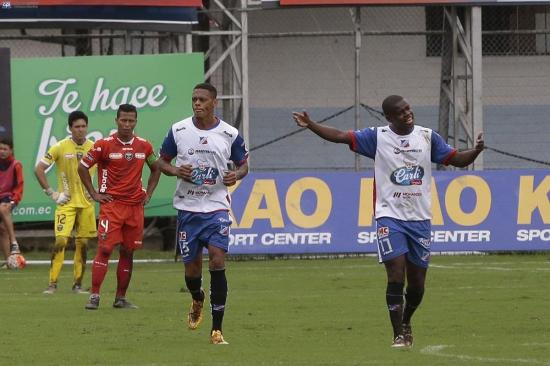 Clan Juvenil vence a River Ecuador, su primera victoria en la Serie A [2-1]