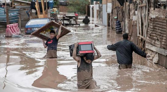 China dona 1,5 millones de dólares a Perú para enfrentar inundaciones
