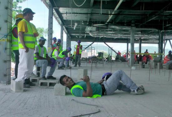 Obreros contratados para reconstruir obras del Ministerio del Interior pueden quedar sin empleo