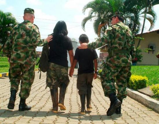 Las FARC entregan otros siete menores de edad a organismos internacionales