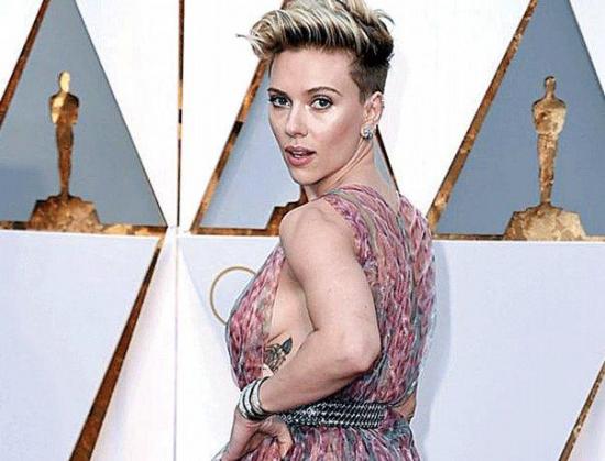 Scarlett Johansson dice estar horrorizada por el futuro