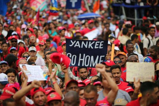 Chavistas marchan en Caracas contra sesión de la OEA y los 'enemigos de la patria'