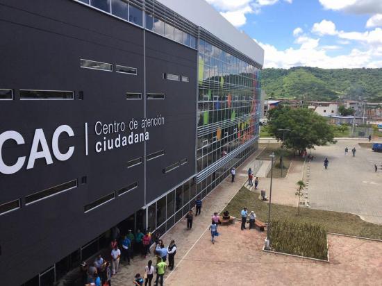 El presidente Correa inauguró el Centro de Atención Ciudadana (CAC) en Portoviejo