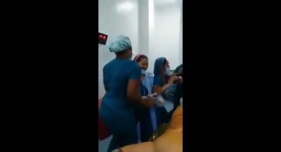 Indignación en Colombia por enfermeras que fueron grabadas bailando en un quirófano