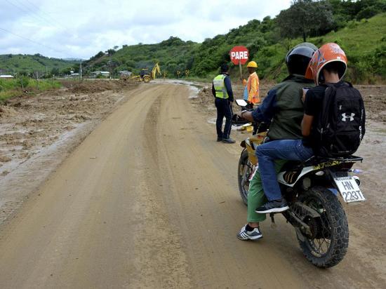 Invierno afecta a la  movilidad en la vía  Chone-San Vicente