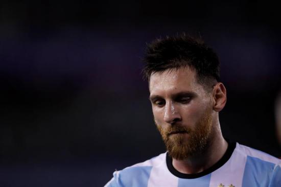 La FIFA suspende a Messi por cuatro partidos y no jugará hoy ante Bolivia
