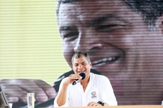 Correa rechaza agresión a Lasso pero dice que opositores generan violencia