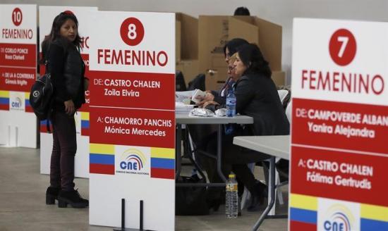 Casi el 44 por ciento de los ecuatorianos en España cumplieron con la jornada electoral