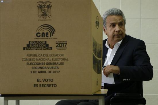 Lenín Moreno dice que acatará 'con todo respeto' resultados de elecciones