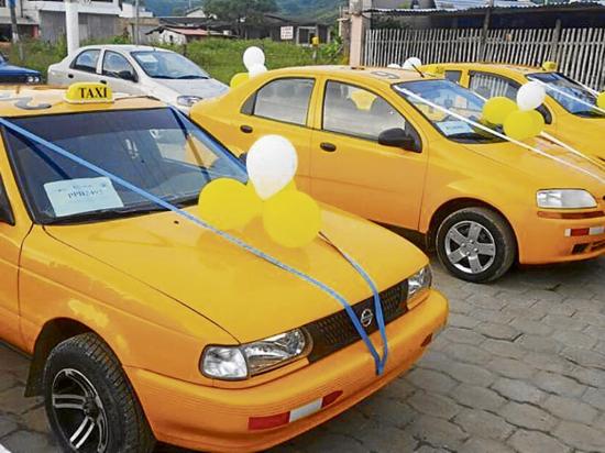 Compañía de taxis recibió permiso de operación en Canoa