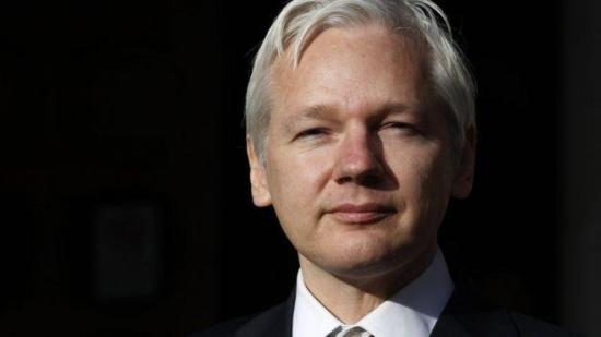 Assange cree que la inteligencia de EE.UU. ha forzado cambio de Trump con Rusia