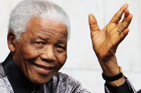 Polémica por un cuadro que muestra al presidente de Sudáfrica violando a Mandela