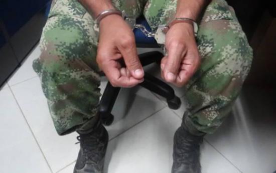 Ordenan detención de soldado colombiano acusado de abusar de bebé de 4 meses