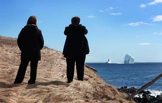 Se 'pierde' espectacular iceberg que atrajo cientos de visitantes a Canadá