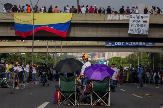 Un muerto y unos 5 heridos en manifestación chavista en oeste de Venezuela