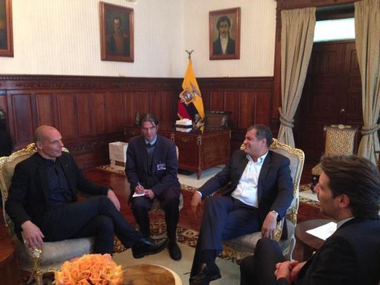 Exministro griego alaba modelo económico de Ecuador en reuniones con Correa y Moreno