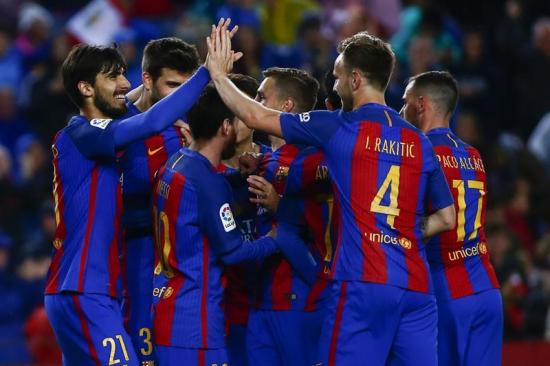 El FC Barcelona golea por 7-1 al Osasuna y lo condena al descenso