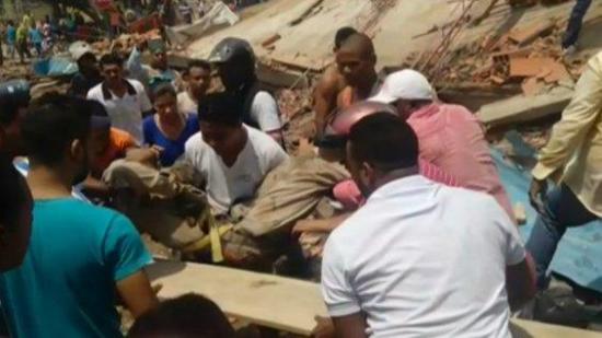 Al menos tres muertos tras el derrumbe de un edificio en Cartagena de Indias