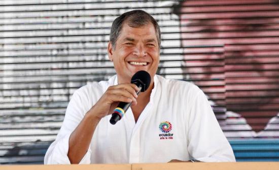Correa anuncia que viajará a Cuba a recibir Orden José Martí y doctorado