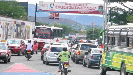 Comienza reapertura temporal de frontera colombo-venezolana para vehículos