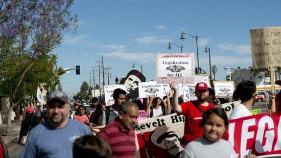 Trabajadores hispanos exigirán reforma migratoria el 1 de mayo en California
